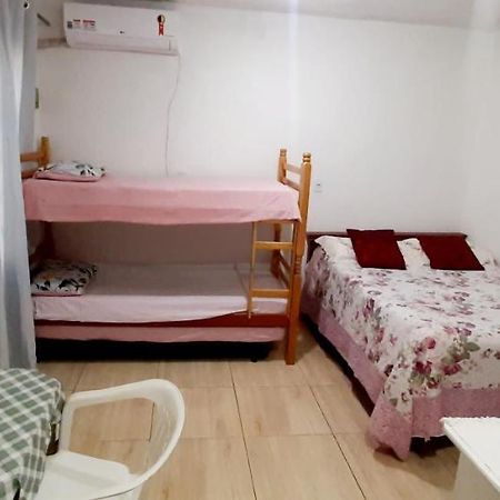 Kitnet S2 Em Torres-Rs - Na Mais Bela Praia Gaucha - Cozinha - Banheiro - Ar Condicionado - Tv Smart 32' - Wi-Fi - Estacionamento - Anfitria Superhost No Bnb Экстерьер фото