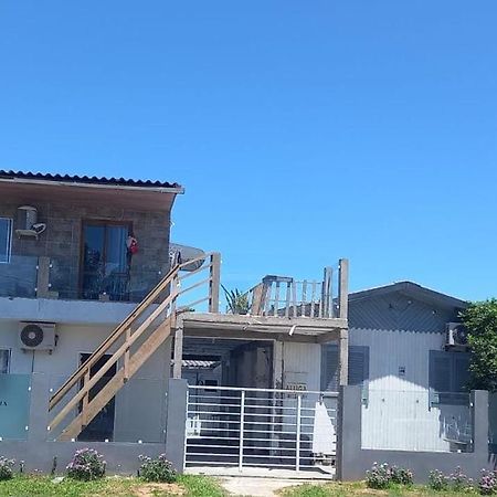 Kitnet S2 Em Torres-Rs - Na Mais Bela Praia Gaucha - Cozinha - Banheiro - Ar Condicionado - Tv Smart 32' - Wi-Fi - Estacionamento - Anfitria Superhost No Bnb Экстерьер фото