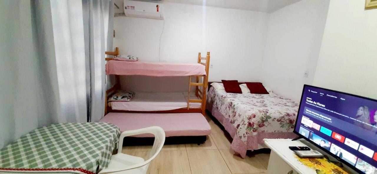 Kitnet S2 Em Torres-Rs - Na Mais Bela Praia Gaucha - Cozinha - Banheiro - Ar Condicionado - Tv Smart 32' - Wi-Fi - Estacionamento - Anfitria Superhost No Bnb Экстерьер фото