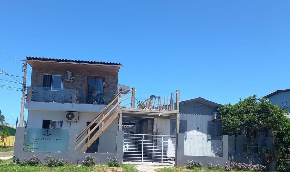 Kitnet S2 Em Torres-Rs - Na Mais Bela Praia Gaucha - Cozinha - Banheiro - Ar Condicionado - Tv Smart 32' - Wi-Fi - Estacionamento - Anfitria Superhost No Bnb Экстерьер фото